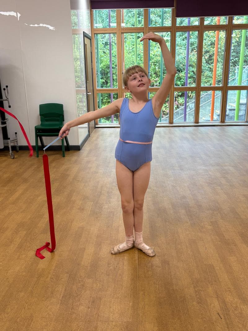 Creative Movement & Contemporary class at En Pointe Theatre Arts Cardiff, photo 3