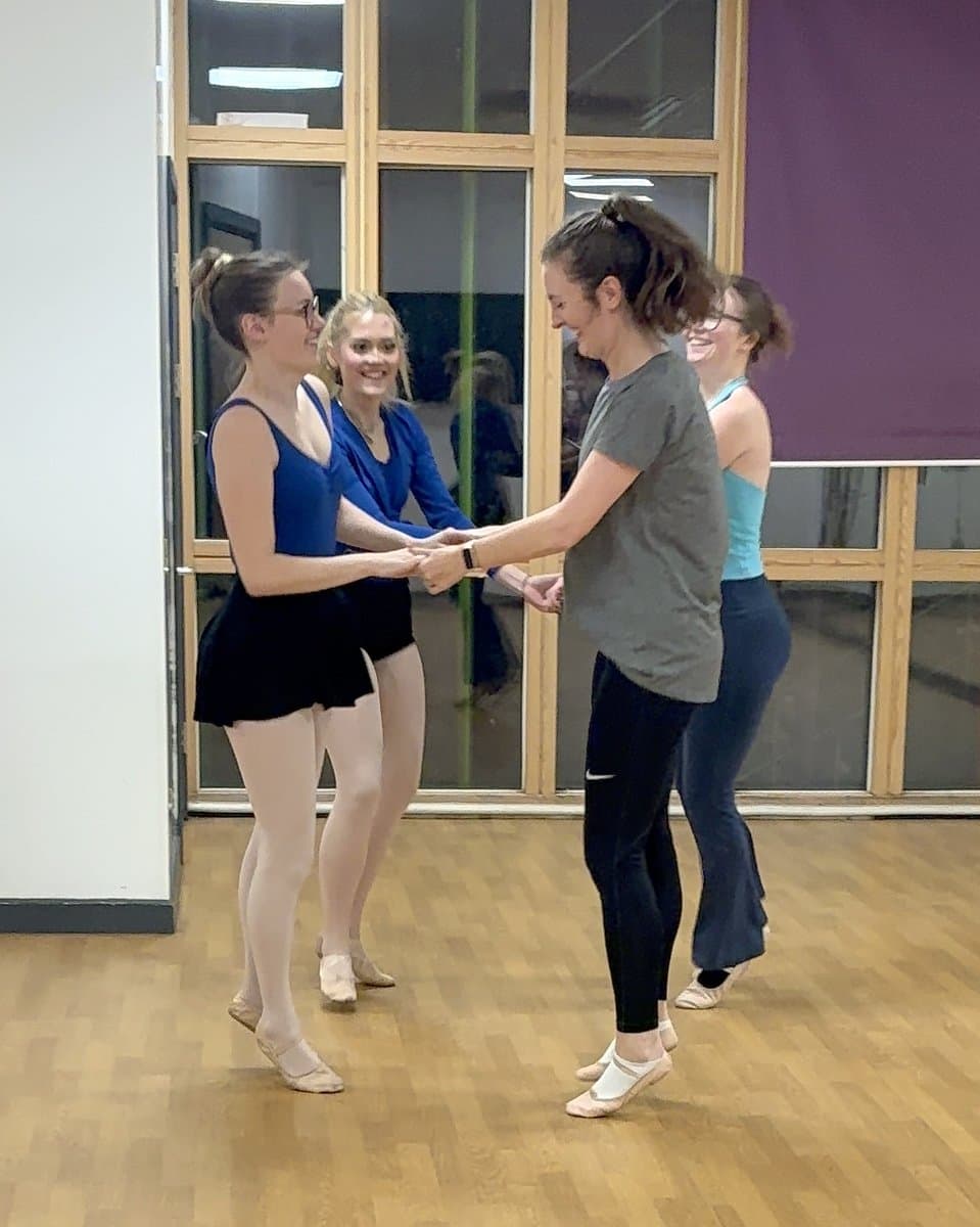 Adult Ballet class at En Pointe Theatre Arts Cardiff, photo 1