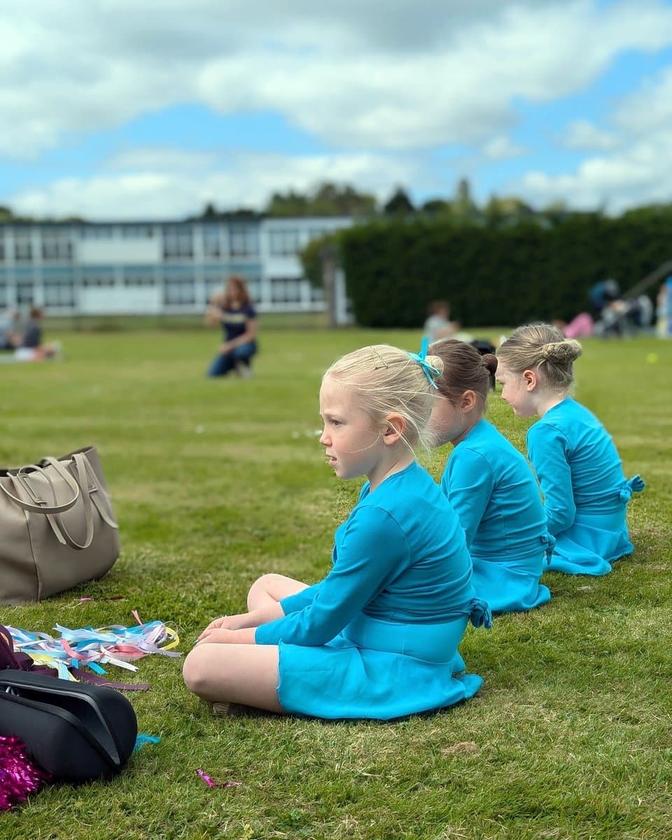 En Pointe Theatre Arts students performing at community event in Cardiff