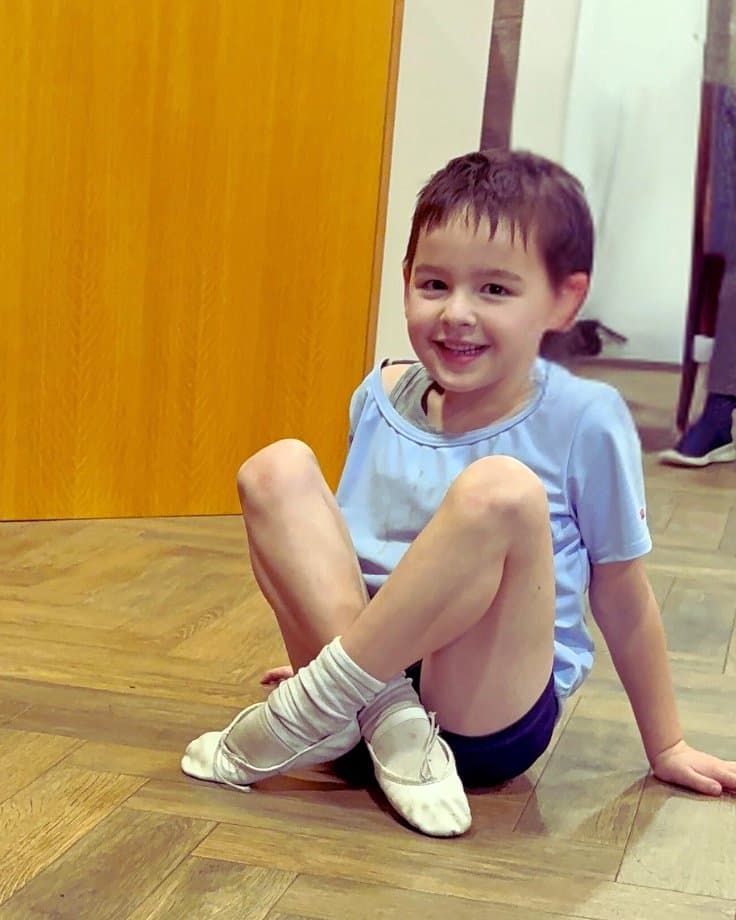 En Pointe Theatre Arts community dance performance in Cardiff