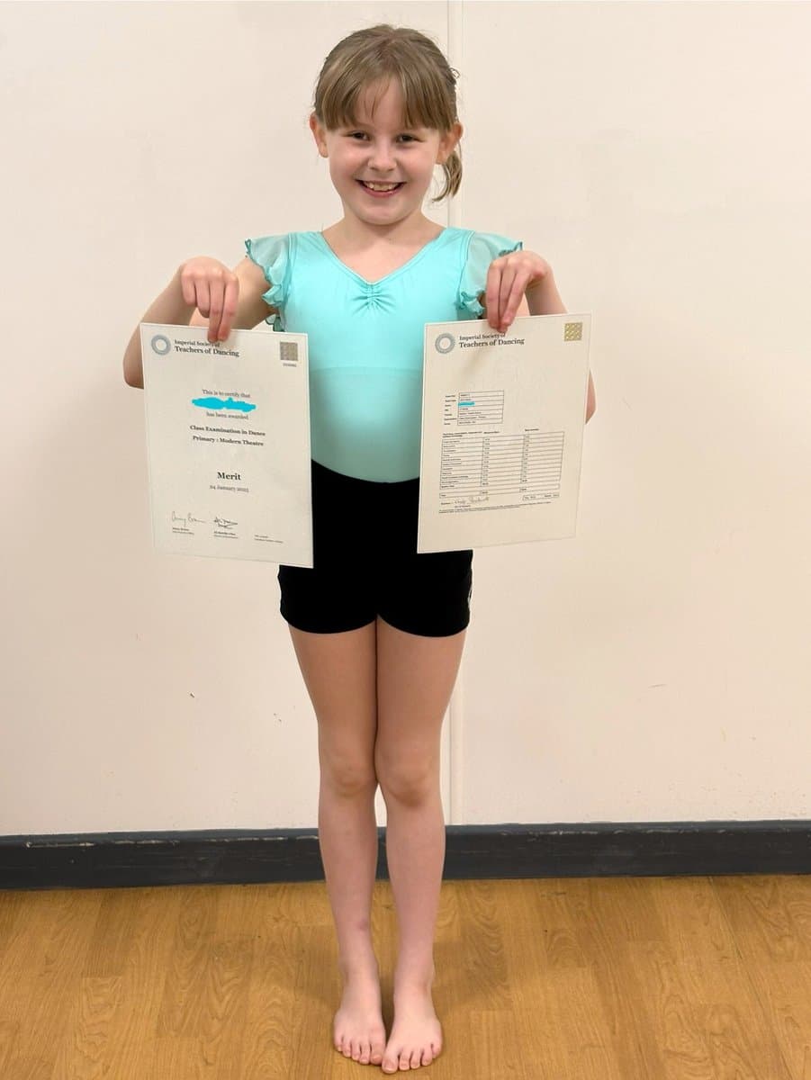 En Pointe Theatre Arts students with exam certificates