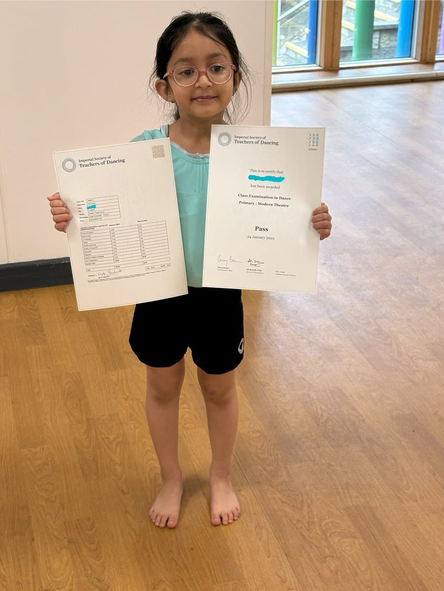 En Pointe Theatre Arts students celebrating RAD and ISTD exam results in Cardiff