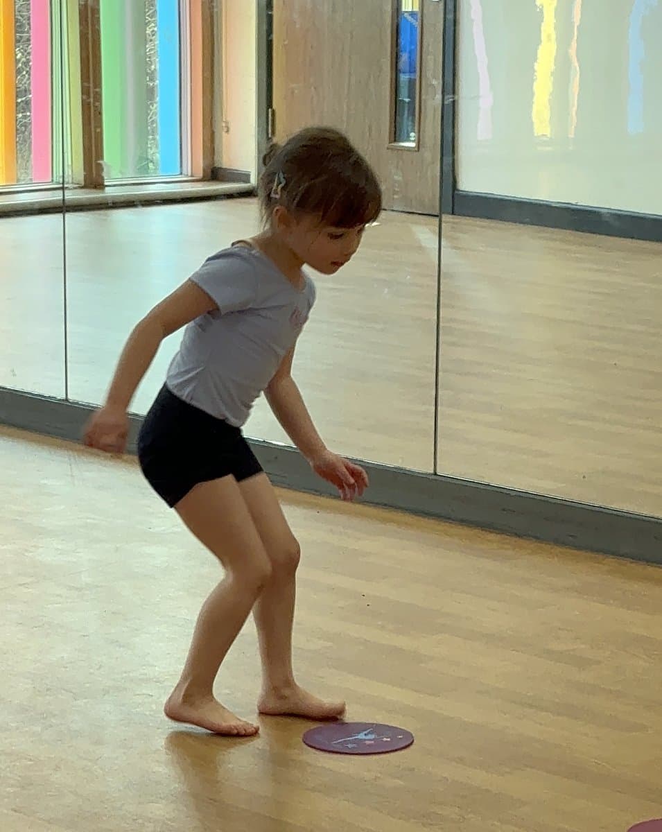 Modern Theatre class at En Pointe Theatre Arts Cardiff, photo 3