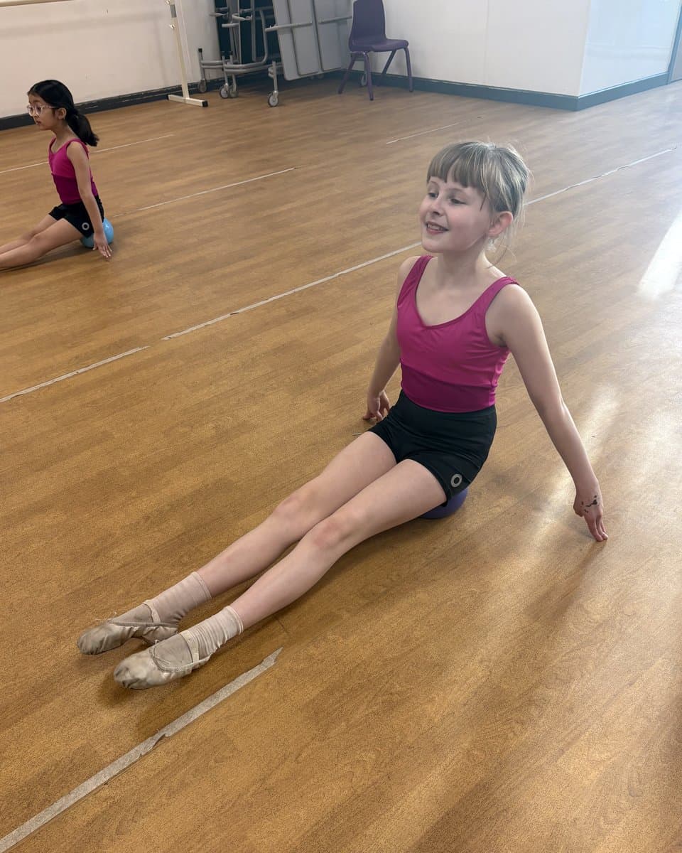 Progressing Ballet Technique class at En Pointe Theatre Arts Cardiff, photo 1
