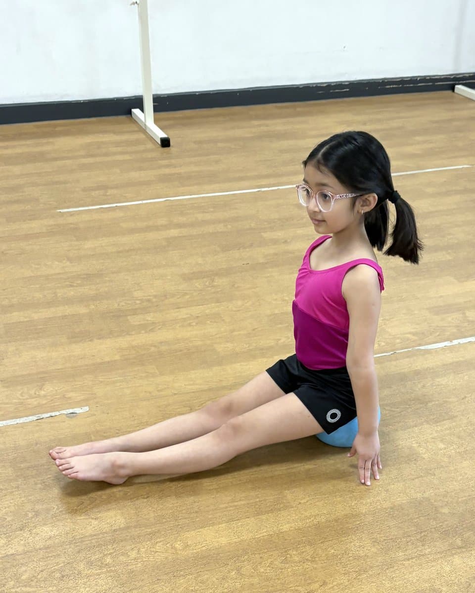 Progressing Ballet Technique class at En Pointe Theatre Arts Cardiff, photo 2