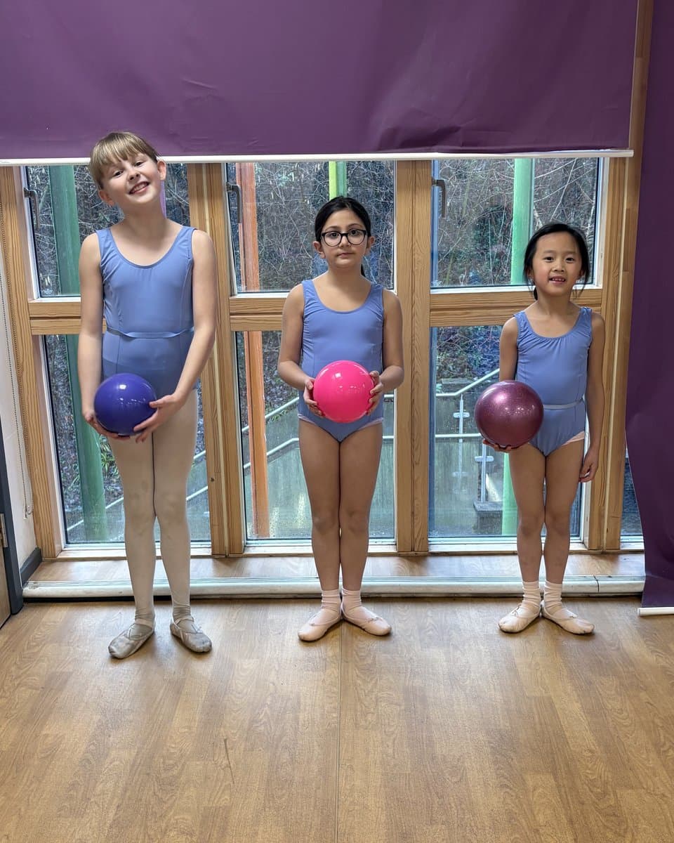 RAD Ballet students practising at En Pointe Cardiff