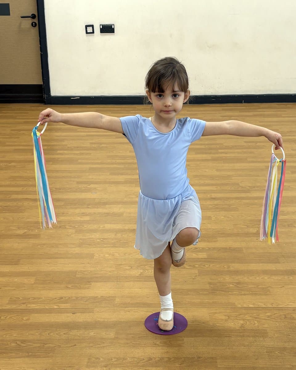 RAD Primary Ballet class at En Pointe Theatre Arts Cardiff