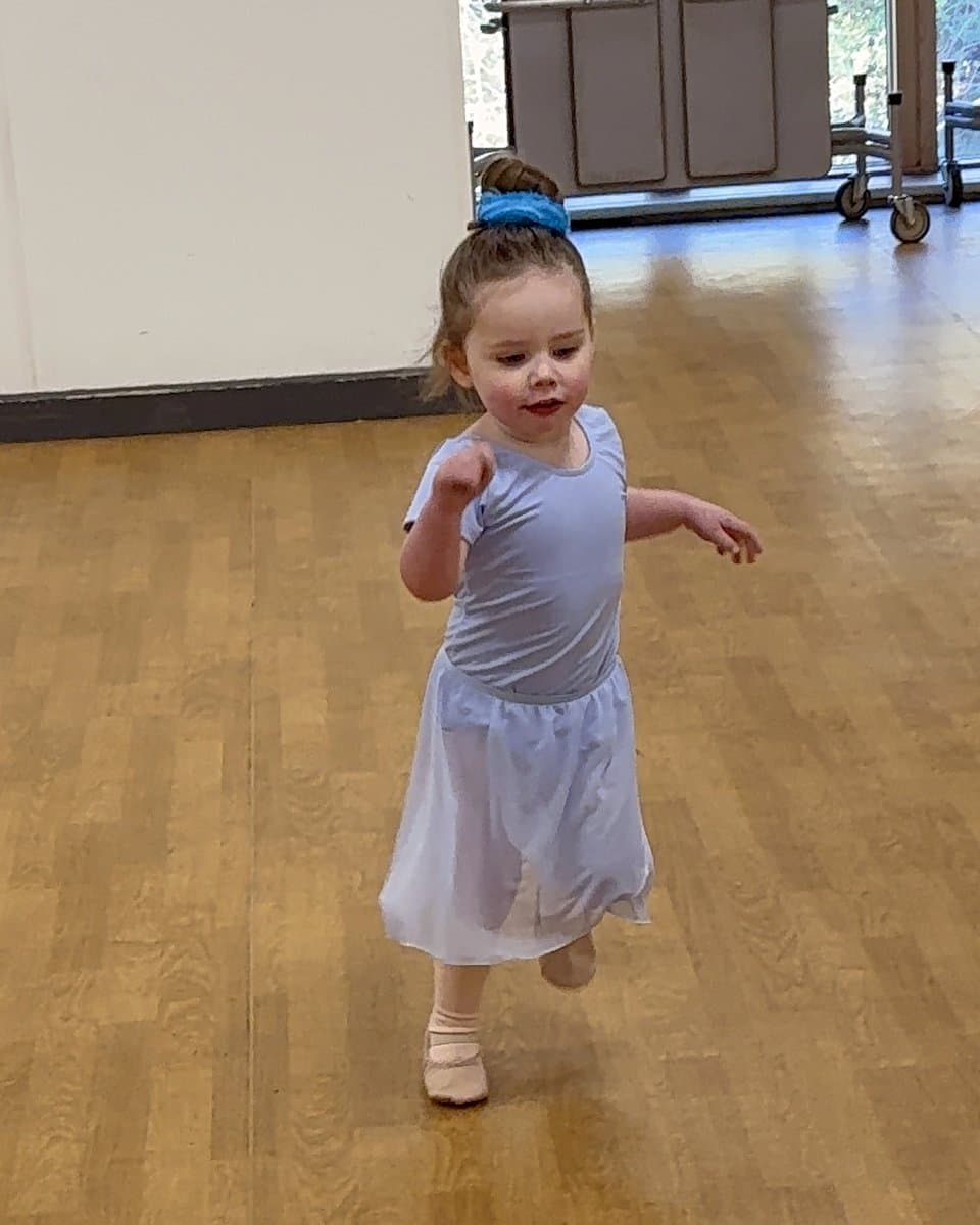 Ballet class at En Pointe Theatre Arts Cardiff, photo 3