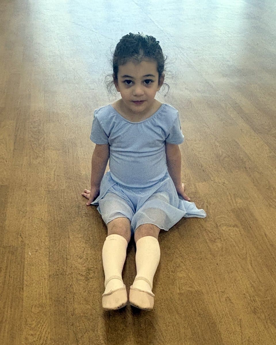 Young dancer at En Pointe Cardiff dance school