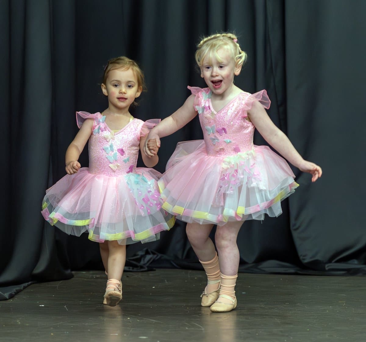 En Pointe Theatre Arts students performing