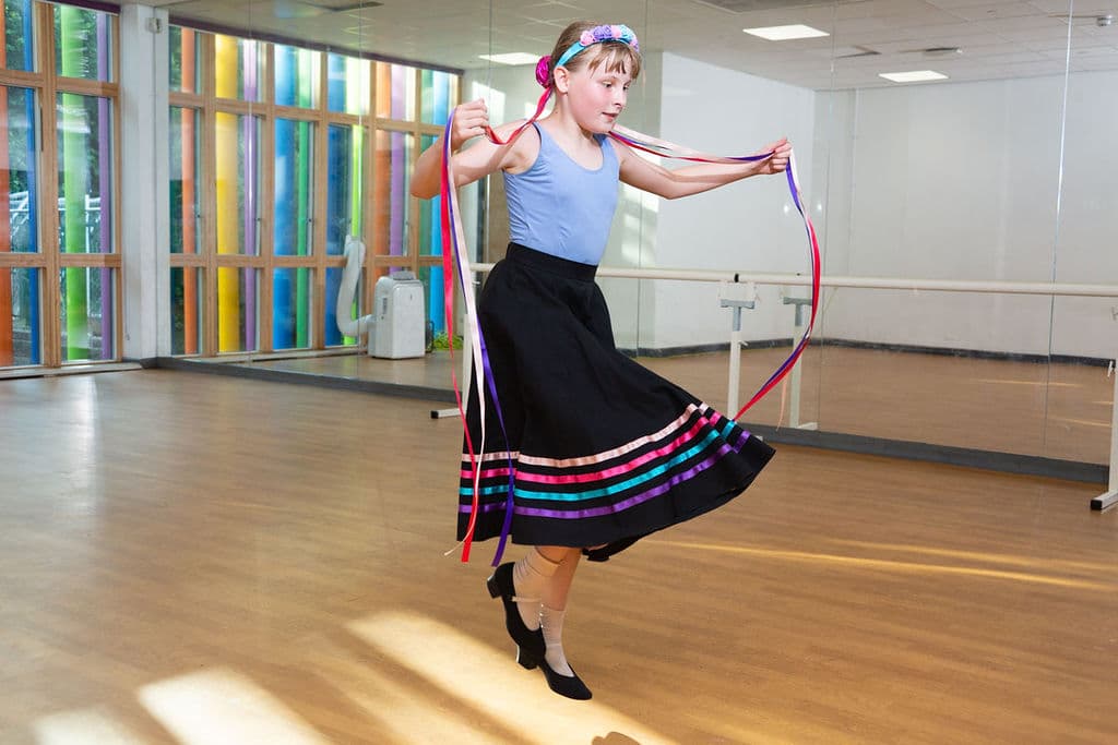 Ballet class at En Pointe Theatre Arts Cardiff, photo 7