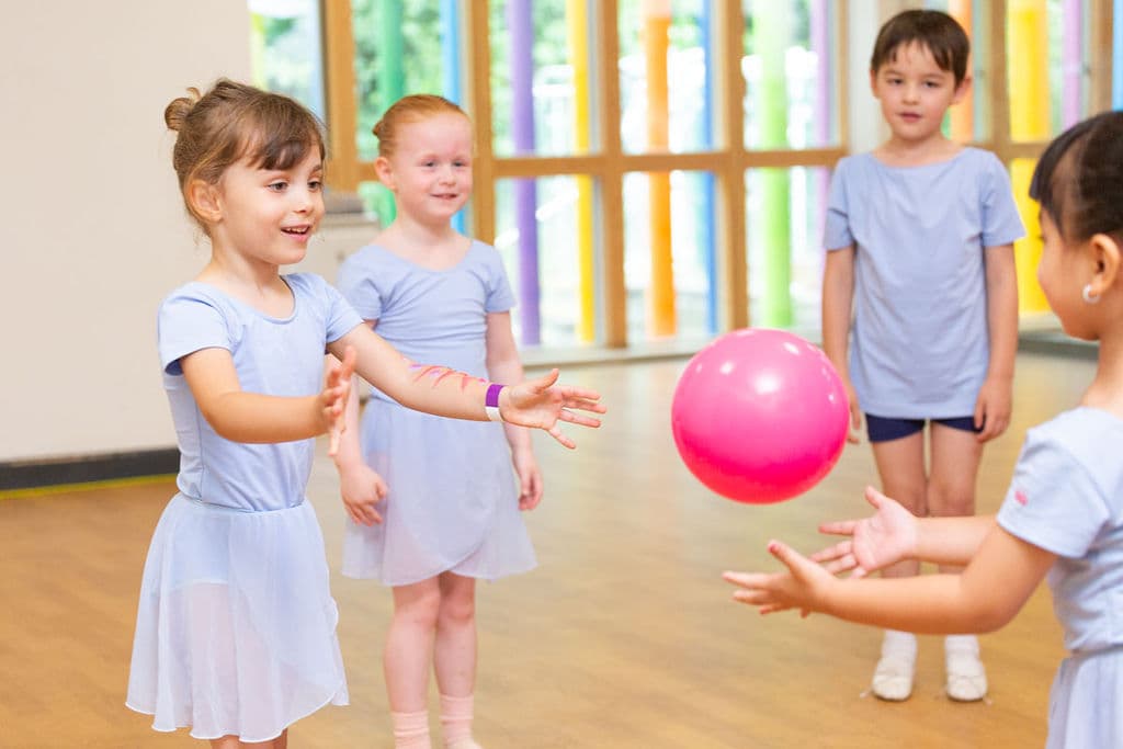 Ballet class at En Pointe Theatre Arts Cardiff, photo 5