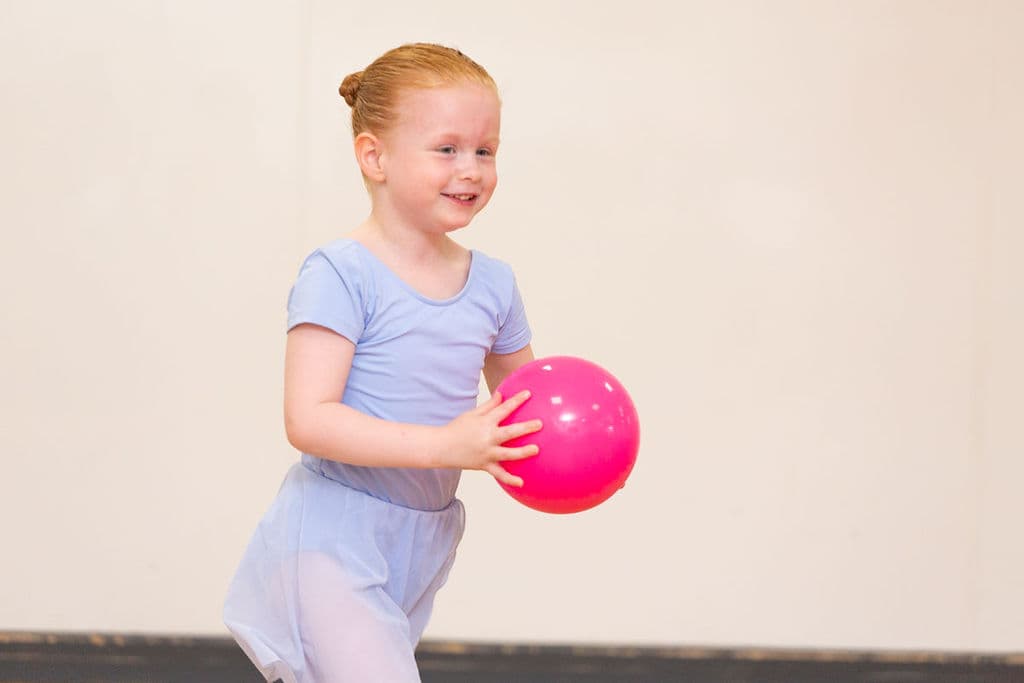Ballet class at En Pointe Theatre Arts Cardiff, photo 6