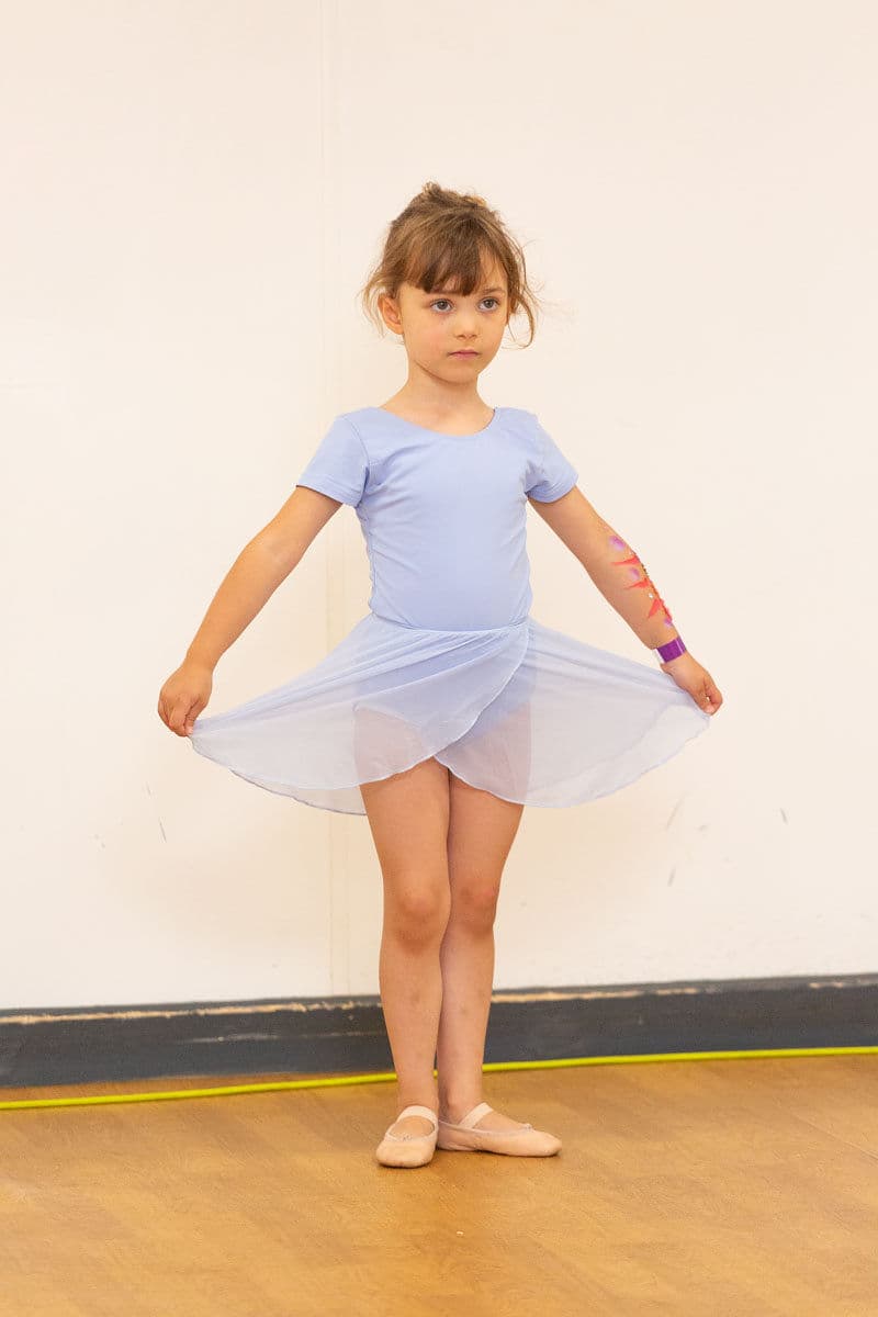 Ballet class at En Pointe Theatre Arts Cardiff, photo 7