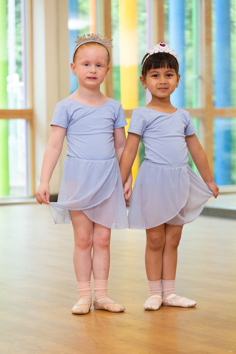 Ballet class at En Pointe Theatre Arts Cardiff, photo 10